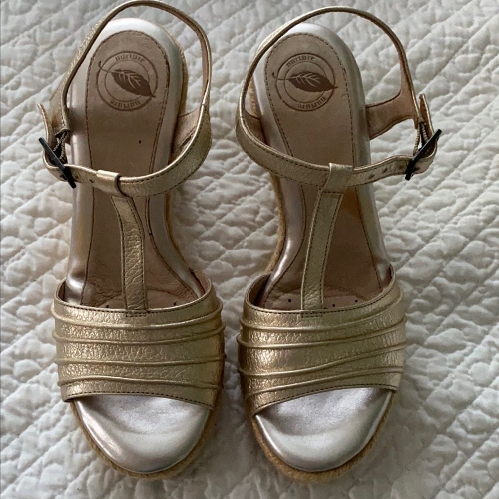 Nurture gold leather  platform sandals  6M NEW